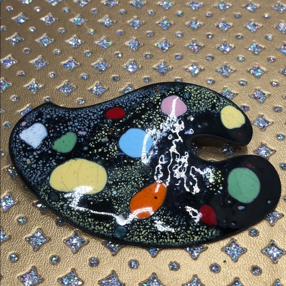 Vintage Metal Painter’s Pin - Picture 2 of 5